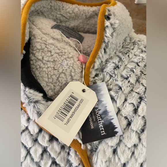 Brand new simply southern Piped Sherpa. Women’s size L. - Picture 3 of 4
